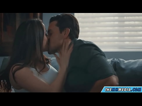 ❤️ Ρομαντικό σεξ με μια καλή μαμά με πλούσιο στήθος Σούπερ πορνό
