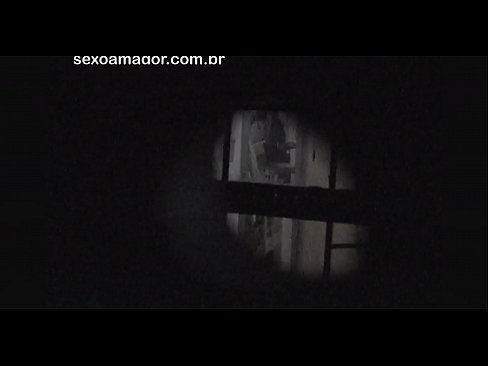 ❤️ Ξανθιά κοπέλα βιντεοσκοπήθηκε κρυφά από ηδονοβλεψία της γειτονιάς κρυμμένο πίσω από κούφια τούβλα Σούπερ πορνό